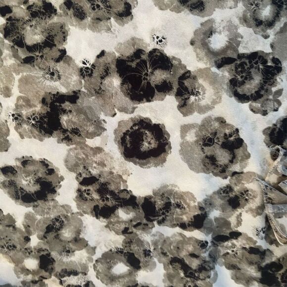 New York & Company Women's Floral Ruffle Neck Sleeveless Blouse L Black - Picture 8 of 8